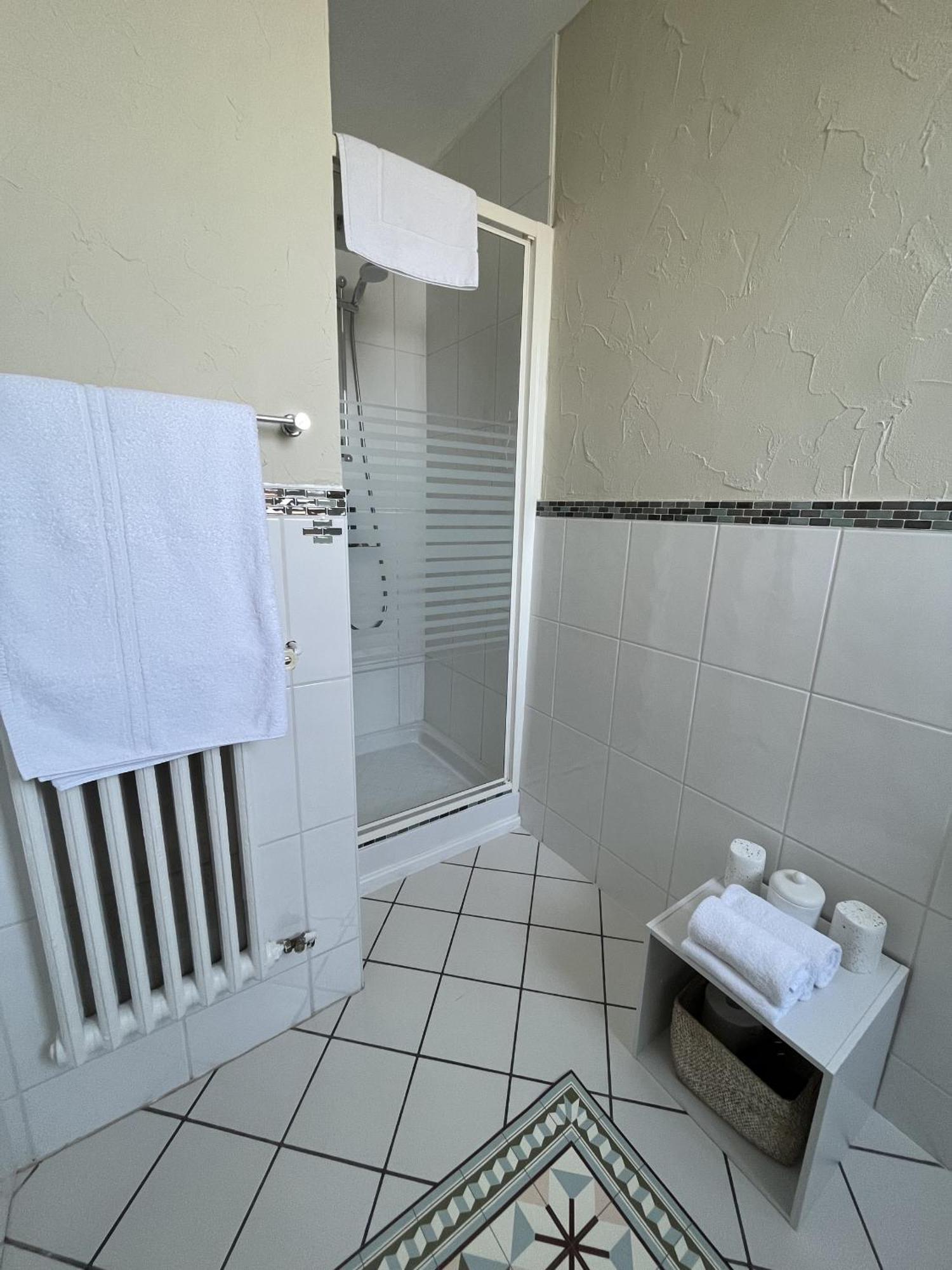 La Maison De Louisette Le Faouet  Phòng bức ảnh